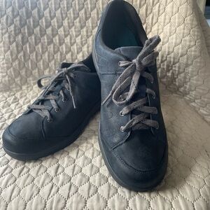 Aravon Women's Navy Blue Sneakers